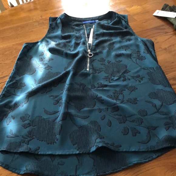 Apt 9. Zipper front Top - Picture 4 of 5